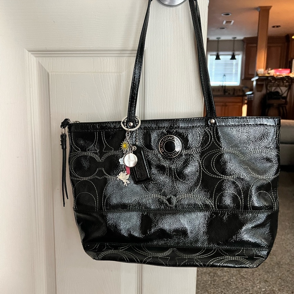 Coach • Black Leather Shoulder Bag